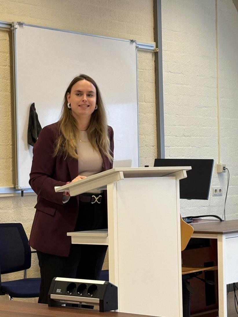 Lara Hörnemann wint de Redenaarscompetitie