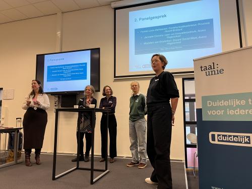 Panelgesprek met Janneke Corvers (Leer- en Innovatiecentrum, Avans Hogeschool), Marjolein van Oosterbos (docent Social Work, Avans Hogeschool), Femke Loos-Verhoeven (communicatieadviseur, provincie Noord-Brabant) en student Siri Tuinema