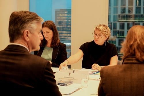 Rechts: Vlaamse minister Caroline Gennez